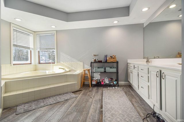 21793 Lodgepole Lane, Bristol, IN 46507