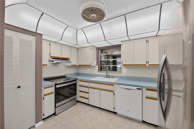 1743 COCO PALM CIRCLE, Sun City Center, FL 33573