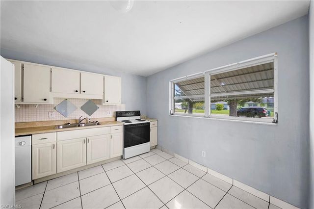 406 15th AVE, Cape Coral, FL 33909