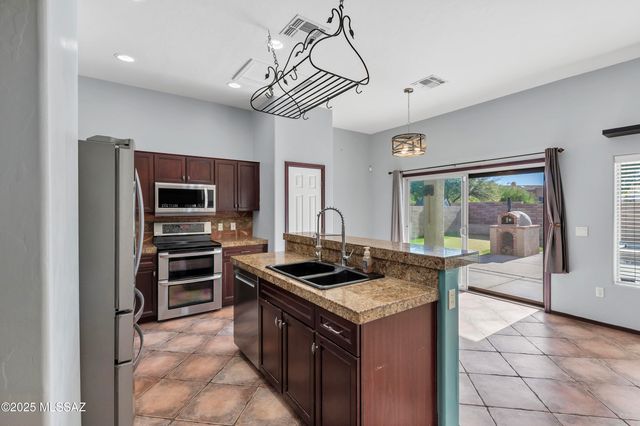 7173 W Dimming Star Drive, Tucson, AZ 85743