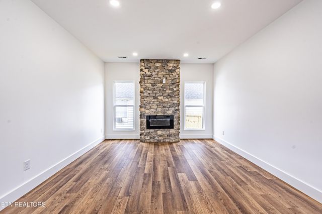 703 SW Redwine St, Knoxville, TN 37920