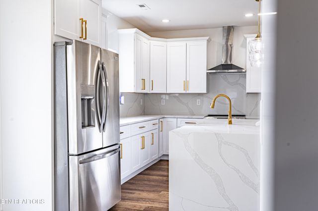 703 SW Redwine St, Knoxville, TN 37920