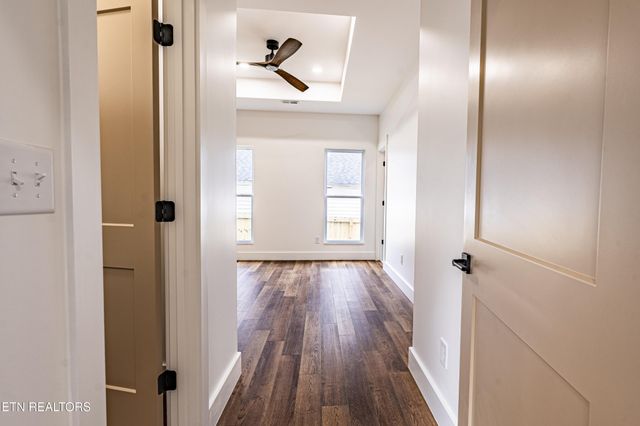 703 SW Redwine St, Knoxville, TN 37920