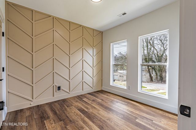 703 SW Redwine St, Knoxville, TN 37920