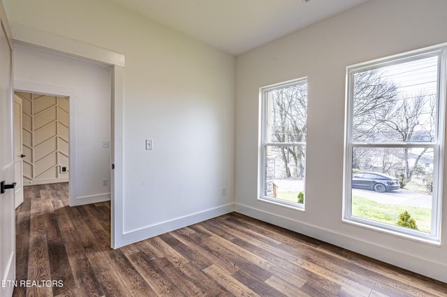 703 SW Redwine St, Knoxville, TN 37920