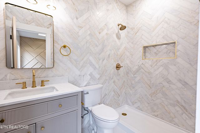 703 SW Redwine St, Knoxville, TN 37920