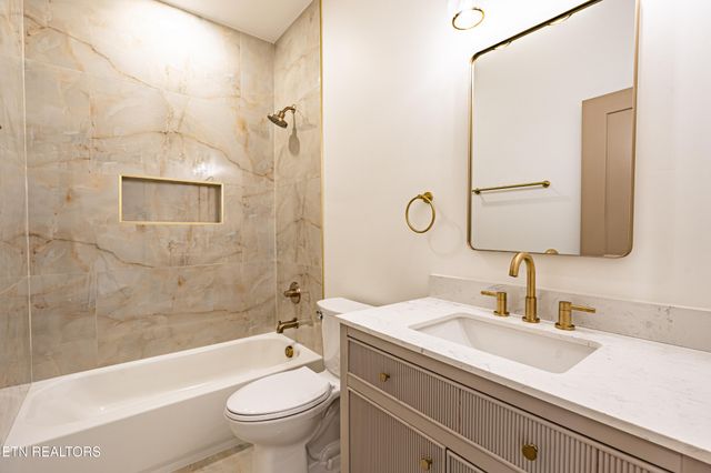 703 SW Redwine St, Knoxville, TN 37920