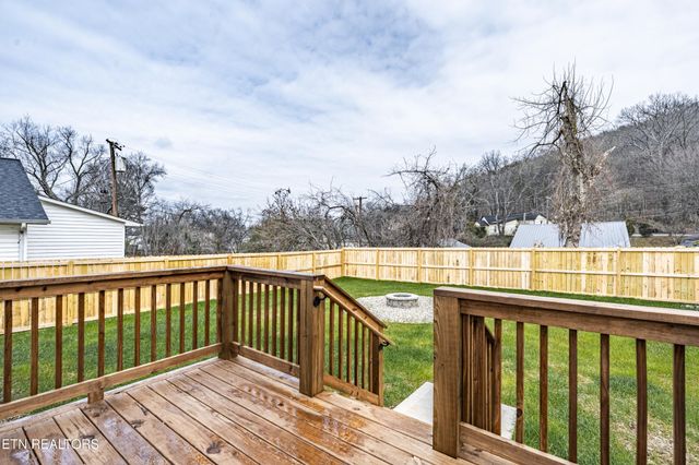 703 SW Redwine St, Knoxville, TN 37920