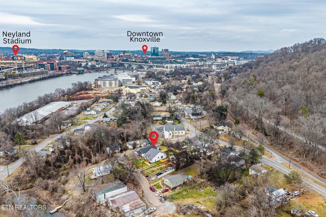 703 SW Redwine St, Knoxville, TN 37920