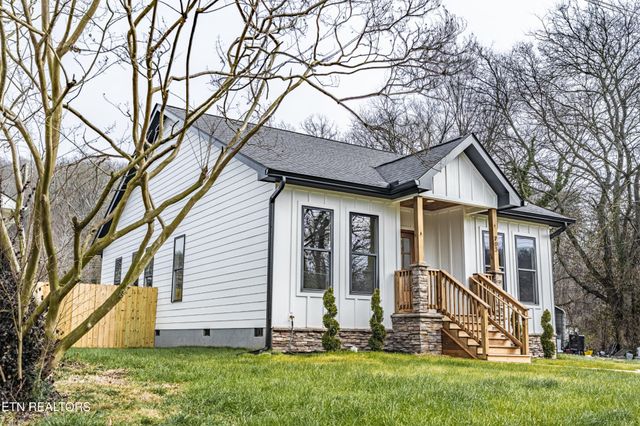 703 SW Redwine St, Knoxville, TN 37920