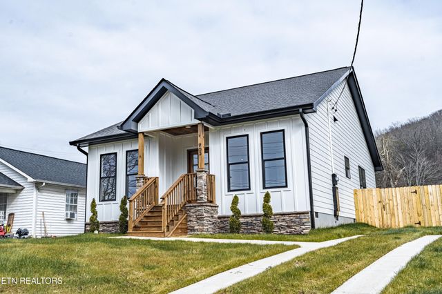 703 SW Redwine St, Knoxville, TN 37920