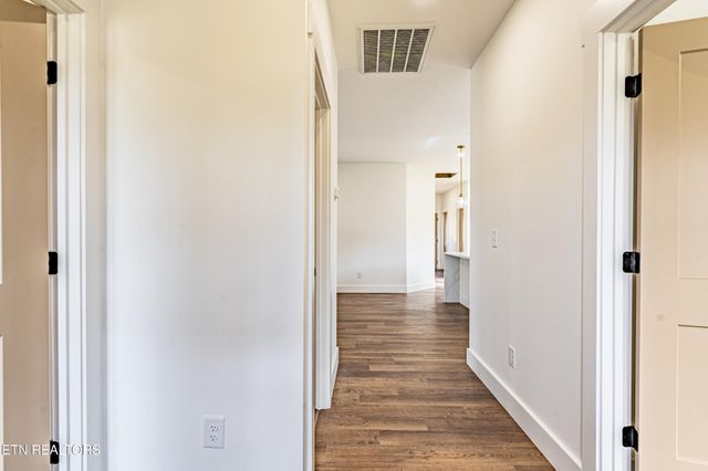 703 SW Redwine St, Knoxville, TN 37920