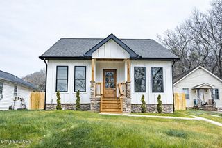 703 SW Redwine St, Knoxville, TN 37920