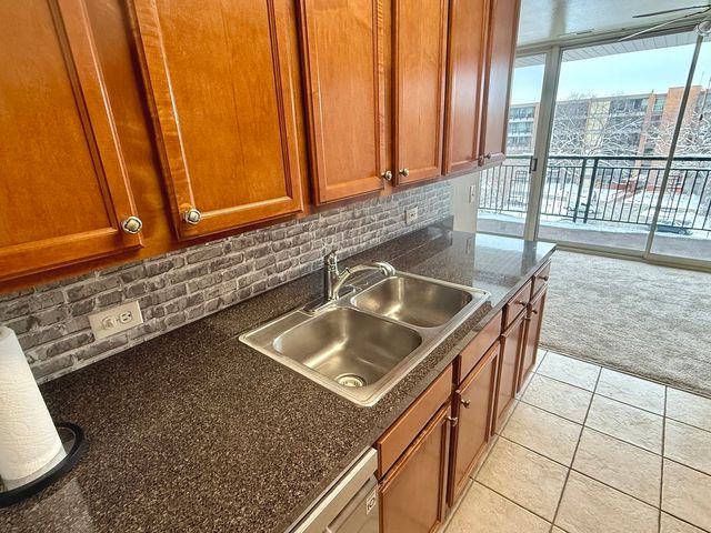 6010 Oakwood Drive 5D, Lisle, IL 60532