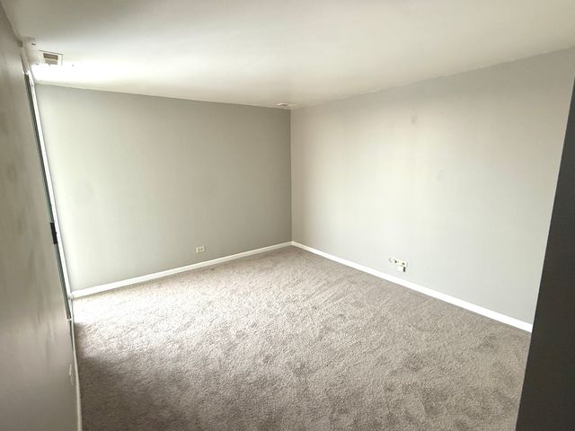 6010 Oakwood Drive 5D, Lisle, IL 60532