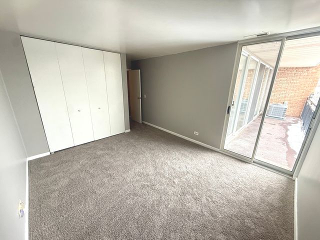 6010 Oakwood Drive 5D, Lisle, IL 60532