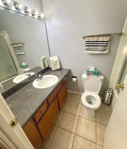 6010 Oakwood Drive 5D, Lisle, IL 60532