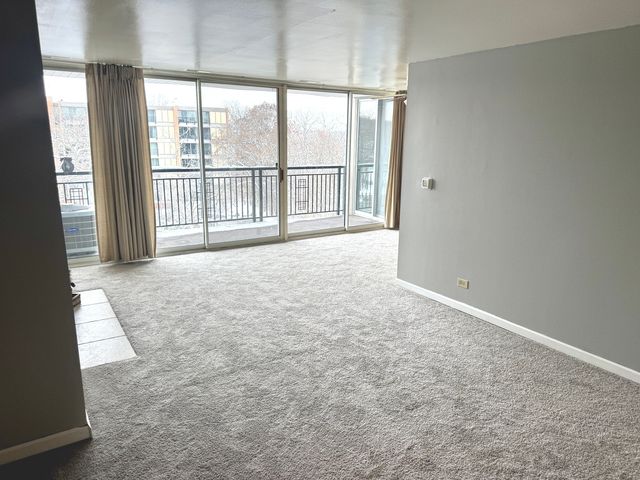 6010 Oakwood Drive 5D, Lisle, IL 60532