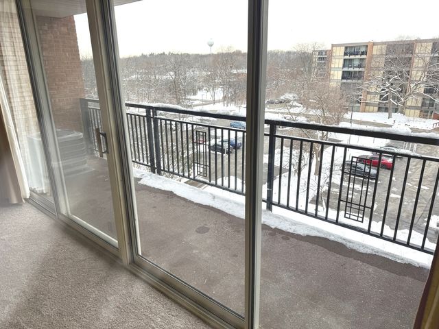 6010 Oakwood Drive 5D, Lisle, IL 60532