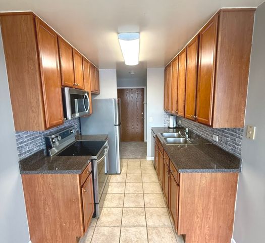 6010 Oakwood Drive 5D, Lisle, IL 60532