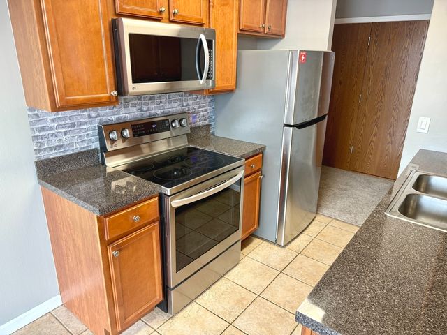 6010 Oakwood Drive 5D, Lisle, IL 60532