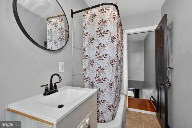 226 W LAVEER ST, Philadelphia, PA 19120