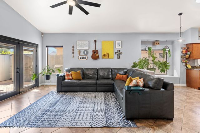 6441 W Wenden Way, Tucson, AZ 85743
