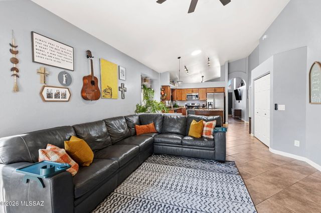 6441 W Wenden Way, Tucson, AZ 85743