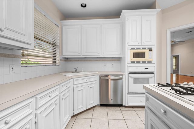 3111 Meadow Oak Drive, Houston, TX 77068
