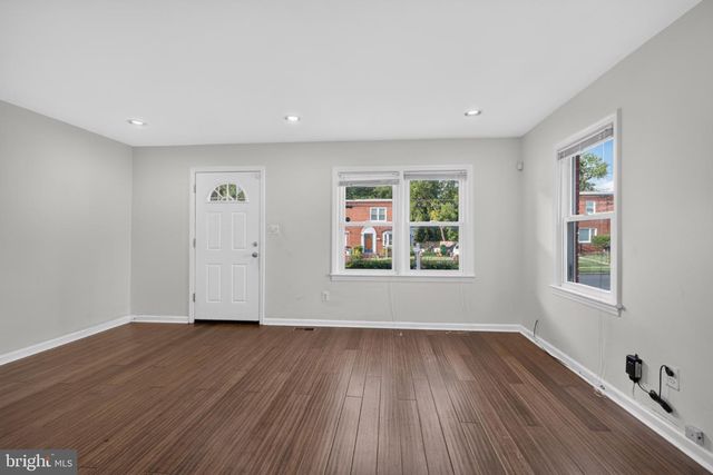 1017 BOOKER DR, Capitol Heights, MD 20743