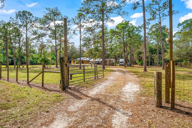 2195 F Road, Loxahatchee Groves, FL 33470
