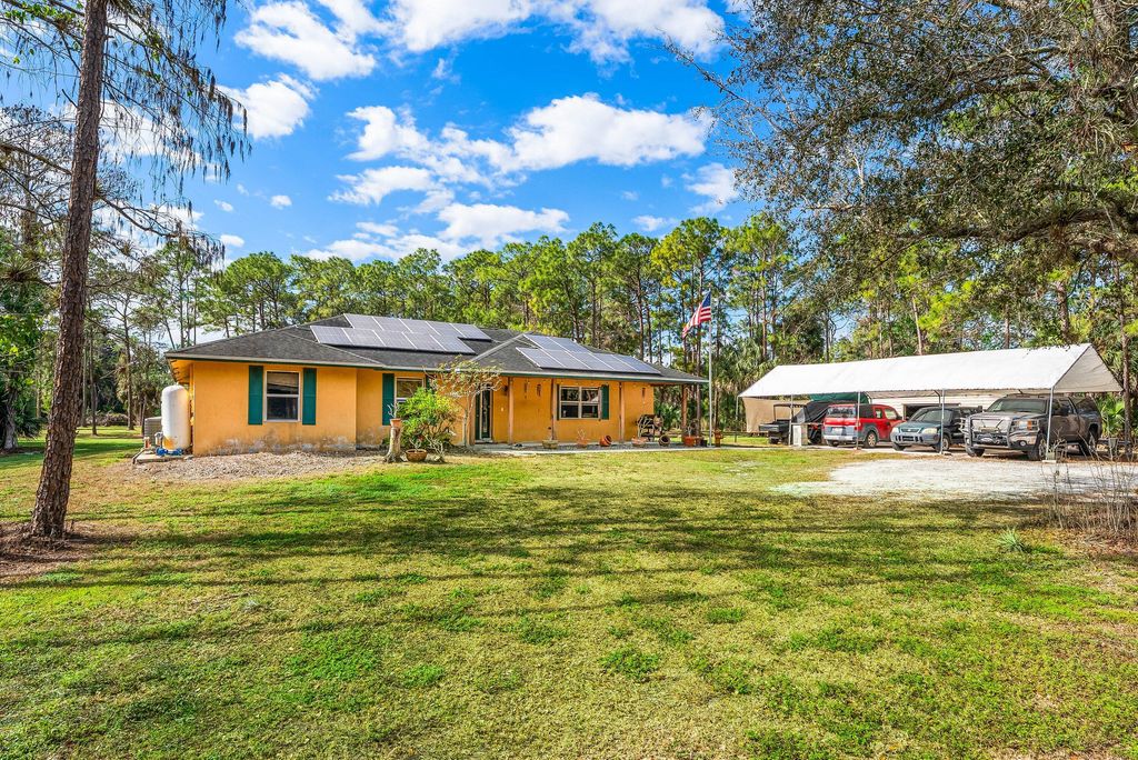 2195 F Road, Loxahatchee Groves, FL 33470