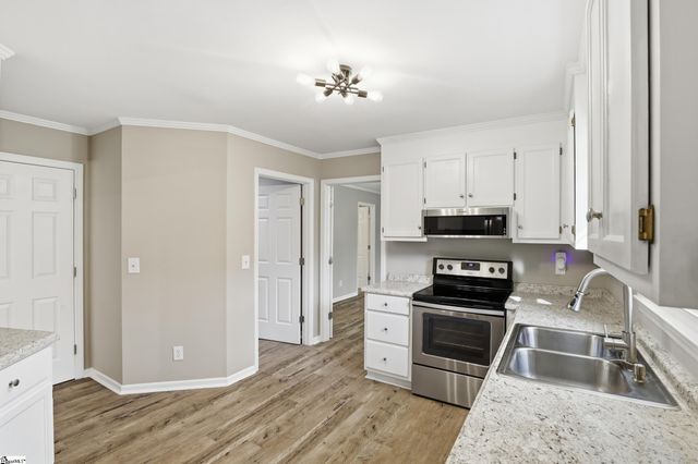 105 Kestrel Court, Taylors, SC 29687