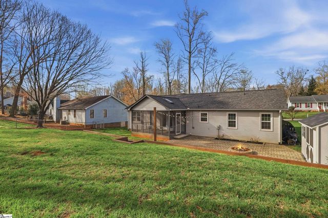 105 Kestrel Court, Taylors, SC 29687