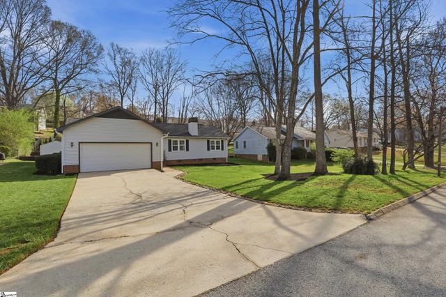 105 Kestrel Court, Taylors, SC 29687