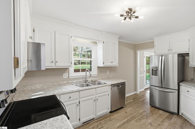 105 Kestrel Court, Taylors, SC 29687