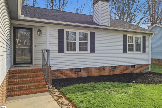 105 Kestrel Court, Taylors, SC 29687