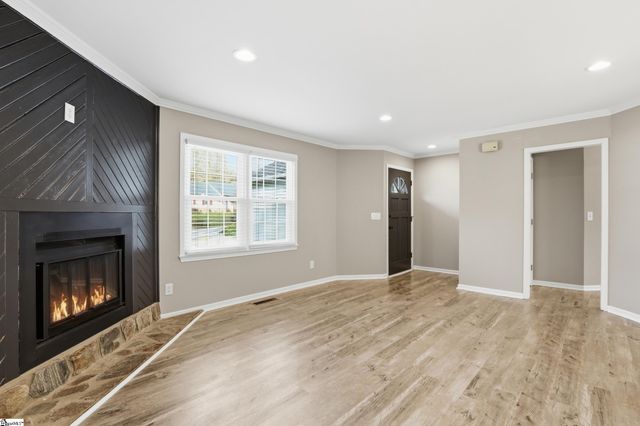 105 Kestrel Court, Taylors, SC 29687