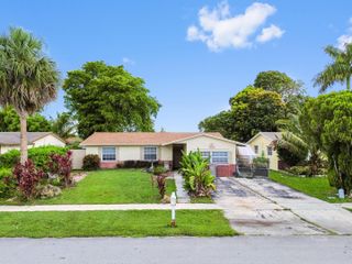 703 SW 76th Avenue, North Lauderdale, FL 33068