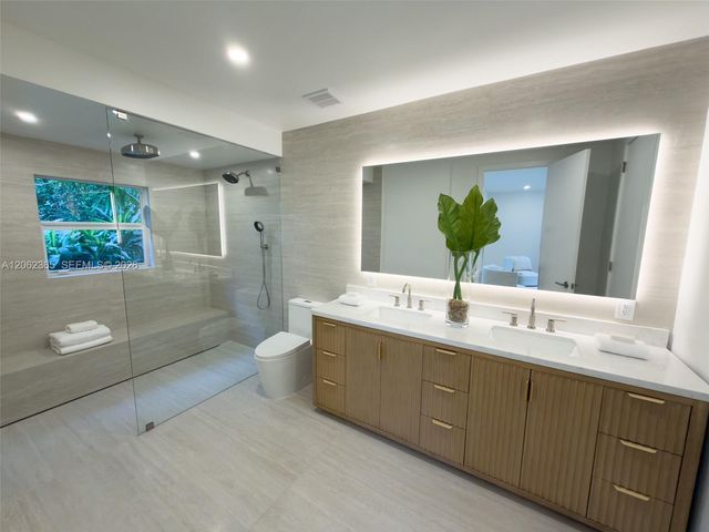 9980 SW 83rd Ave, Miami, FL 33156