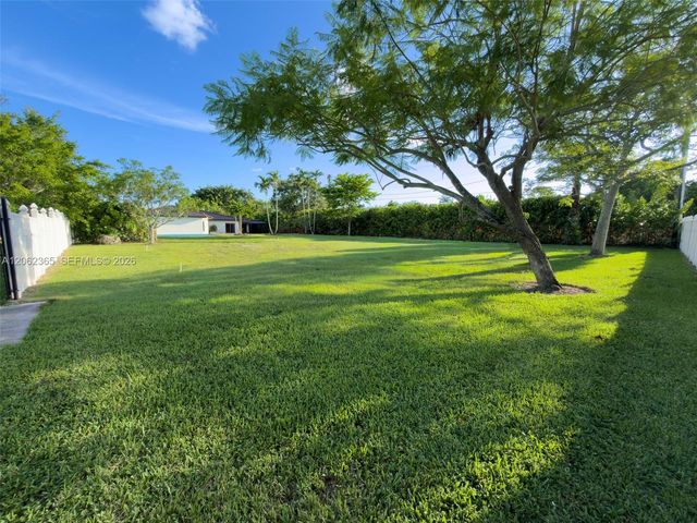 9980 SW 83rd Ave, Miami, FL 33156