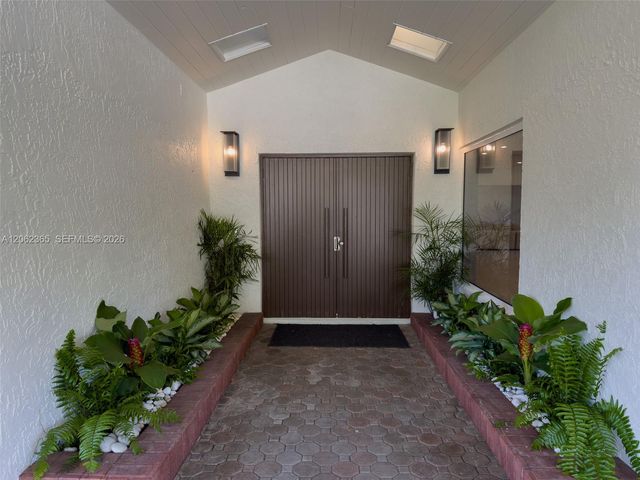 9980 SW 83rd Ave, Miami, FL 33156