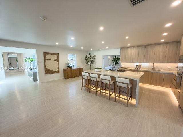 9980 SW 83rd Ave, Miami, FL 33156