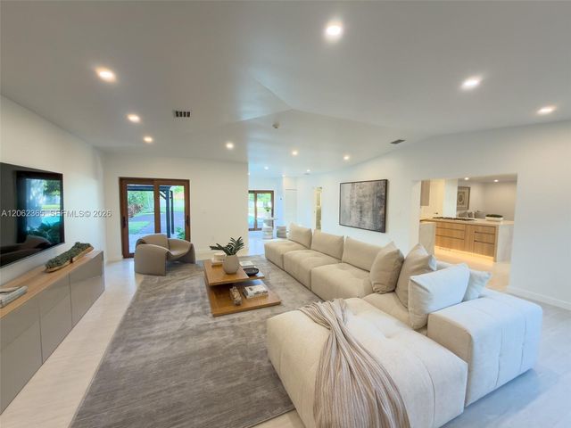 9980 SW 83rd Ave, Miami, FL 33156