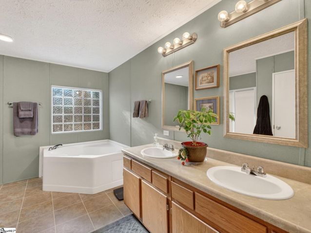 24 Hudson Street, Taylors, SC 29687