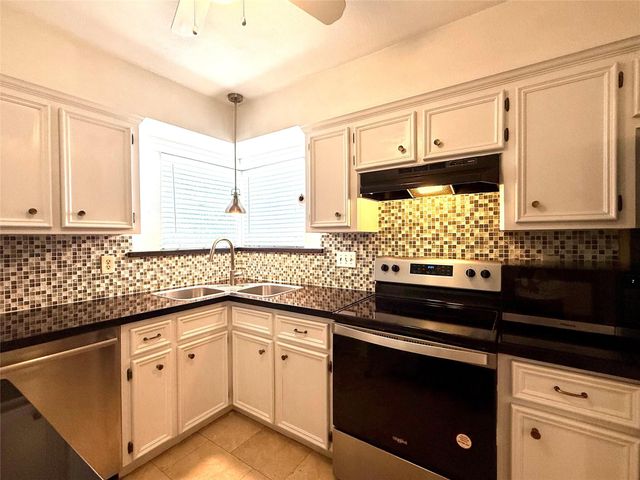 13222 Pebblewalk Circle N, Houston, TX 77041