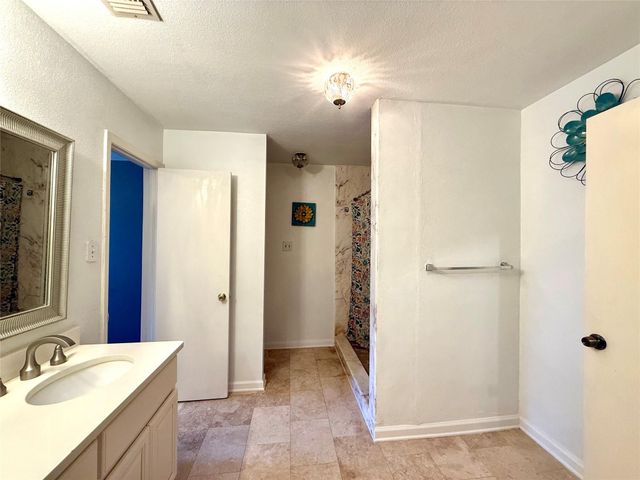 13222 Pebblewalk Circle N, Houston, TX 77041