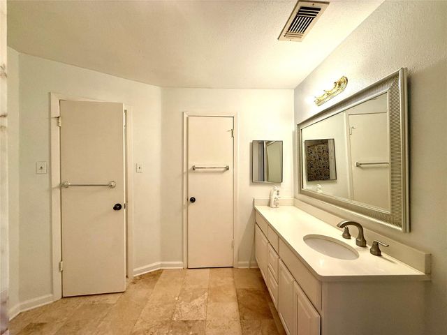 13222 Pebblewalk Circle N, Houston, TX 77041