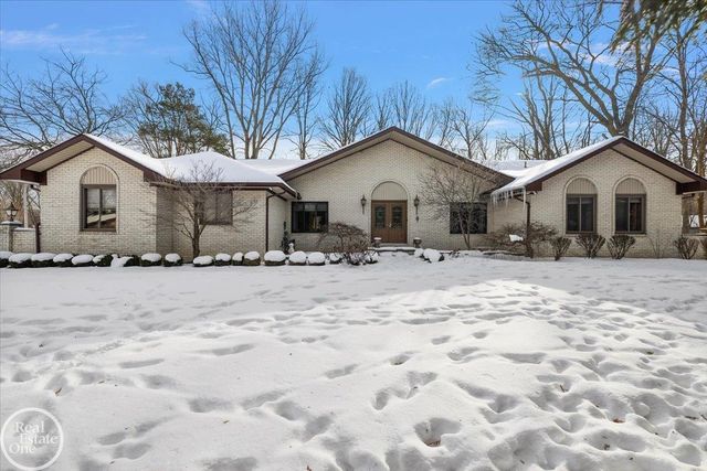 6910 Montgomery Drive, Shelby Twp, MI 48316