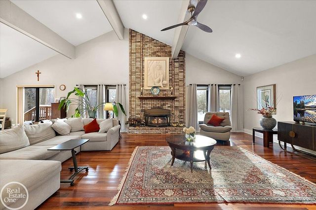 6910 Montgomery Drive, Shelby Twp, MI 48316